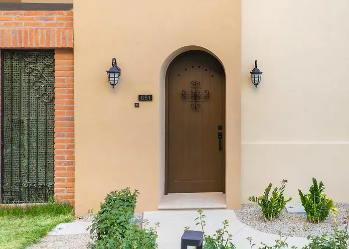 Stunning 2br - 5 Min To *